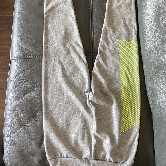 Gray pants - Picture 3 of 3